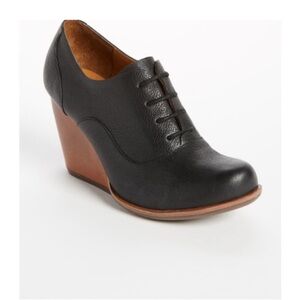 Kork-Ease Black Leather Wedge Pumps